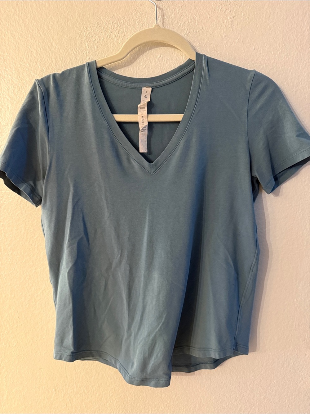 Lululemon Love Tee - V-Neck Size 4